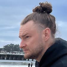 Obsessed with sweater weather at the beach. This is heaven. And it is  Taybor's hell. Swipe for proof.