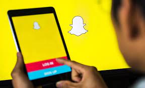 يفتح snapchat على الكاميرا مباشرةً بحيث يُمكنك إرسال snap في ثوانٍ معدودة! Ø¹Ø·Ù„ ÙŠØµÙŠØ¨ ØªØ·Ø¨ÙŠÙ‚ Ø³Ù†Ø§Ø¨ Ø´Ø§Øª Ø­ÙˆÙ„ Ø§Ù„Ø¹Ø§Ù„Ù… Ø§Ù„Ù…Ø¯ÙŠÙ†Ø© Ù†ÙŠÙˆØ²