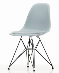 Eames plastic side chair dsw vitra 44030500. The Eames Plastic Chair An Icon Celebrates 70 Years Ubm Magazin