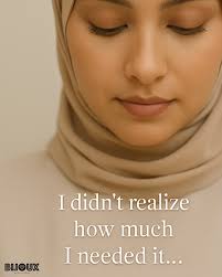 My tasbih bracelet collections are made of freshwater pearls. Why  freshwater pearls? These pearls come in a variety of colours and shapes.  Unlike normal glass or plastic beads, freshwater pearls are not