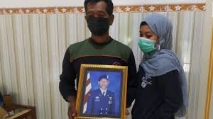 Lokasi pabrik masker di jombang / bahan baku susah produksi pabrik masker menurun.gubernur jatim khofifah kunjungi pabrik masker di jombang. Deni Awak Kri Nanggala 402 Asal Jombang Beli Batu Nisan Sebelum Latihan Suara Jatim