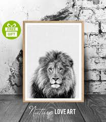 Photo Lion Noir Et Blanc Poster Safari Animal Afrique Etsy Nursery Animal Prints Baby Animal Prints Lion Wall Art Chez vous un tableau lion 5 parties noir et blanc ! pinterest
