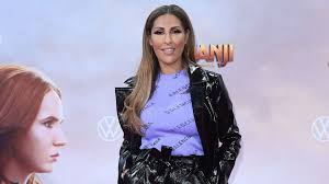 Senna gammour (born 28 december 1979) is a german singer, songwriter and television presenter. Wow Look Sie Schnappt Sich Die Promi Shopping Queen Krone Promiflash De