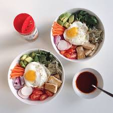 Healthy Food Lifestyle On Instagram Quinoa Kale Bibimbap Bowls Loaded With Veggies Sprinkled With Sesame S Bibimbap Bowl Healthy Recipes Quinoa Kale
