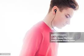 Oona Brown and Gage Brown of the United States compete in the Ice... News  Photo