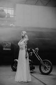 We did not find results for: Biker Hochzeit Zwei Paare Beim Rockigen Kuessdiebraut Fotoshoot