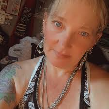 Linda Wilkinson's Instagram, Twitter & Facebook