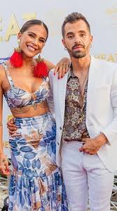 Todas las canciones se pueden descargar y escuchar musica online en alta calidad 320kpbs, m4a, itunes. Viringos Greeicy Y Mike Bahia Se Graban Mientras Cantan Como Dios Los Trajo Al Mundo