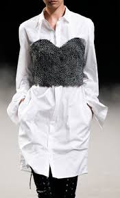 Black And White Fashion Show White Shirt Dress Feather Bustier Black White Fashion Details A F Vandevorst Spring 2015 Fashion Week Inspiration Fashion Fashion Week