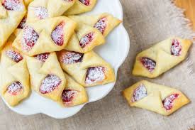 Two eastern european desserts similar to kremówka are serbian krem pita and sampita which, in the latter case, is filled with meringue. A Collection Of Popular Polish Dessert Recipes