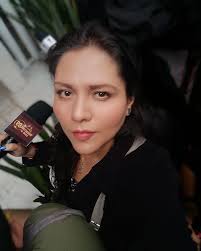 Trabajando y apachurrada andaba 🎤🎥📷 #lovemyjob #reportera #journalist  #mexicana #latina #curvyblogger #psgirl #bopo