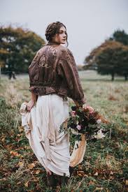 29 Hot Wedding Trend Leather Jackets For Brides Hot Wedding Trend 29 Leather Jackets For Brides Happywedd Com Angeltattoo Bedroomideas In 2020 Grunge Wedding
