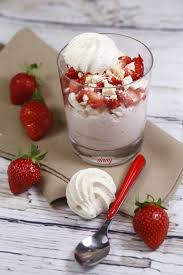 Mousse De Fraises Croquantes Au Basilic Epicetout La Cuisine De Dany Mousse Fraise Inspiration Cuisine Basilic
