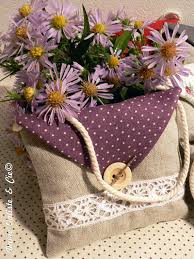 Atelier lavande provence vous propose des sachets de lavande personnalisés pour mariage et pour vos événements. Lavande En Habit Chic Collection Ete 2010 Dame Valiste Cie