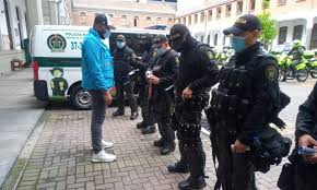 Esta semana, la dulce espera de la brasileña por fin ha terminado, dando a luz a su primera hija, maría, noticia que fue confirmada este martes por su compañero en blu radio, javier hernández bonnett, quien se. Marina Granziera Ivan Bonnet Sports Journalist Who Has Worked For Many Prominent Latin American Media Companies Including Blu Radio Noticias Caracol And La Tribuna