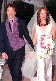 Actor Robert Downey Jr And Susan Levin Were Married On August 27 2005 At The Windy Dune Estate In Amagansett Ne Bela Noiva Celebridades Vestido De Casamento