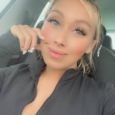 Farrah Hays's Instagram, Twitter & Facebook