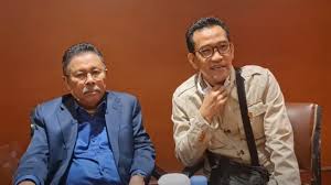 Ia pernah ditunjuk oleh mahfud md sebagai ketua tim anti mafia mahkamah konstitusi setelah ia mensinyalir adanya mafia hukum di mahkamah konstitusi. Refly Harun Buat Video Perpisahan Ilc Kondisi Karni Ilyas Disorot Warganet Suara Jogja