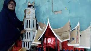Kerajinan rumah gadang dari kotak rokok. Kreatif Ibu Asal Tanjungpinang Buat Rumah Dan Jam Gadang Dari Koran Bekas