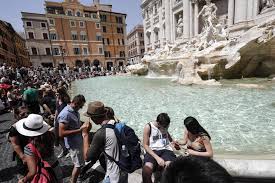 Rezervasyondan sonra telefon numarası ve adresi de dahil olmak üzere tesise ait tüm bilgiler rezervasyon onayınızda ve hesabınızda sunulmaktadır. Roma Ancora Bagni Nella Fontana Di Trevi Multa Da 900 Euro Per Una Coppia Di Turisti