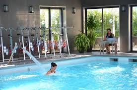 col de cygne piscine piscine chauffee jacuzzi