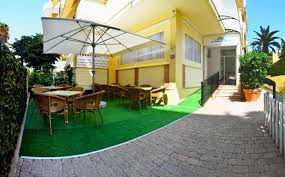 Residence Alba Adriatica Vacanze Al Mare Sulla Costa Adriatica In Abruzzo Con Immagini Decorazioni Esterne