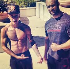 Shirtless With His Trainer In 2020 Justin Bieber Celebrity Selfies Shirtless