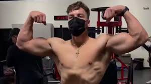 Arnold schwarzenegger plans to stay neutral in current gov. Krass Arnold Schwarzeneggers Sohn Joseph Immer Muskuloser Promiflash De