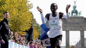 September 2018 den mararathonweltrekord gelaufen ist: Weltrekord Wann Durchbricht Eliud Kipchoge Die Marathon Schallmauer