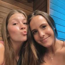 Jill Arends's Instagram, Twitter & Facebook