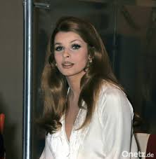 Senta berger and michael verhoeven have been married for 54 years. Senta Berger Wird 75 Die Loren Vom Gemeindebau Onetz
