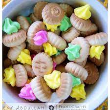 Banyak ikan cupang warna warni berbagai jenis dan harga yang berbeda beda. Ready Stock Biskut Biji Asam Biskut Bunga Warna Warni Biskut Tin Timbang 200g Shopee Malaysia
