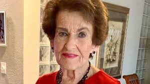 Maureen Holden's Instagram, Twitter & Facebook