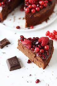 Torta ricotta e pere ( dal ripieno cremoso di ricotta, frutta a cui puoi aggiungere anche pezzi di fondente) crostata ricotta e cioccolato ( guscio di pasta frolla ripiena di crema di ricotta e gocce di cioccolato) Torta Al Cioccolato E Frutti Rossi Con Grezzo Leone Good Food Lab