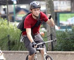 In manhattan, a bike messenger picks up an envelope that attracts the interest of a dirty cop, who pursues the cyclist throughout the city. Joseph Gordon Levitt Hurt In Bike Crash While Filming New Movie