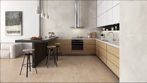 Esta pequeña cocina incluye una pared en verde oliva oscuro como punto focal, también se integran tres filas de estantes de madera de pared a. Encimeras Cocinas Archivos Molina Caballero