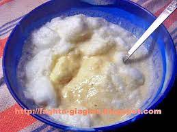 2 μπούτια κοτόπουλο, 1 αυγό, 1 λεμόνι, 0.5 κούπα του τσαγιού ρύζι γλασέ, αλάτι, 1 ποτηράκι του ελληνικού ελαιόλαδο, 1 κύβο λαχανικών (προαιρετικά). Xylos Gia Thganisma Koyrkoyti