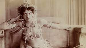 I am ready. henry wales was a british reporter who covered the execution. Biography Of Mata Hari Infamous World War I Spy