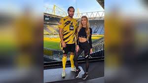 Alica schmidt is a german runner, who was part of the national team that came second in the 4 × 400 metres relay event at the 2017 european. Bvb Sponsor Startet Fitness Format Mit Influencerinnen W V