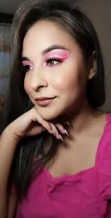 Lizbeth Rosales's Instagram, Twitter & Facebook