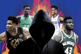 Τα αδέρφια αντετοκούνμπο είπαν πολλά ευχαριστώ σε όλον τον κόσμο, που τους στήριξε και τους στηρίζει από την πρώτη μέρα που έφυγαν στις ηπα για να κυνηγήσουν το όνειρο. O Pemptos Antetokoynmpo