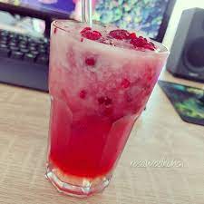 This homemade starbucks pink drink gives you all the flavor of the store bought drink without all the cost of a store bought drink. Rosa Wolkchen Pink Drink