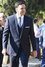 Η παρουσιάστρια έφτασε στον ιερό ναό αγίων ισιδώρων στον λόφο του λυκαβηττού, συνοδευόμενη από τον γιο της μάξιμο. Gamos Mpalatsinoy Kikilias Amhxanh Tzenh Kompso Nyfiko Olo To Almpoym Fwto Video Gossip Life