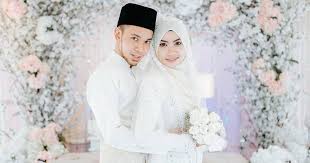 Maybe you would like to learn more about one of these? 6 Tip Daripada Jurugambar Supaya Gambar Kahwin Anda Cantik Berseri