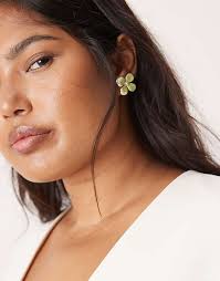 True Decadence pearl detail flower earrings in green