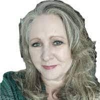 Stephanie Milne's Instagram, Twitter & Facebook