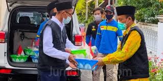 Santunan anak yatim piatu dan dhu'afa suropati ini sudah berdiri sekira 20 tahunan yang semula bernama yatama. Organisasi Ini Kirim Tumpeng Ke Rumah Fakir Miskin Terdampak Corona Berita Online Jawa Timur