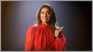 Video of fan accidentally stepping on Kajols foot while clicking selfie  goes viral; netizens REACT | - The Times of India