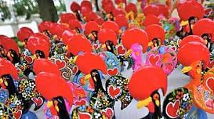 Fototapete barcelos hahn (galo de barcelos) einfach anzubringen 365 tage rückgaberecht suchen sie nach anderen mustern aus dieser.fototapete barcelos hahn (galo de barcelos). Der Barcelos Hahn