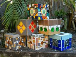 Mosaic Stand Cinder Block Google Search Cinder Block Garden Mosaic Projects Mosaic Garden